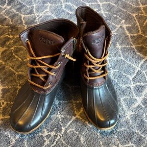 Sperry Womens Sz 8 Brown and Black Duck Boots